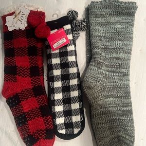 Lot of 3 pairs of ladies slipper socks.